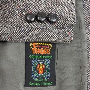 Vintage Donegal Tweed Sport Coat Mens 46R Gray Red Green Fleck Wool Real Magee